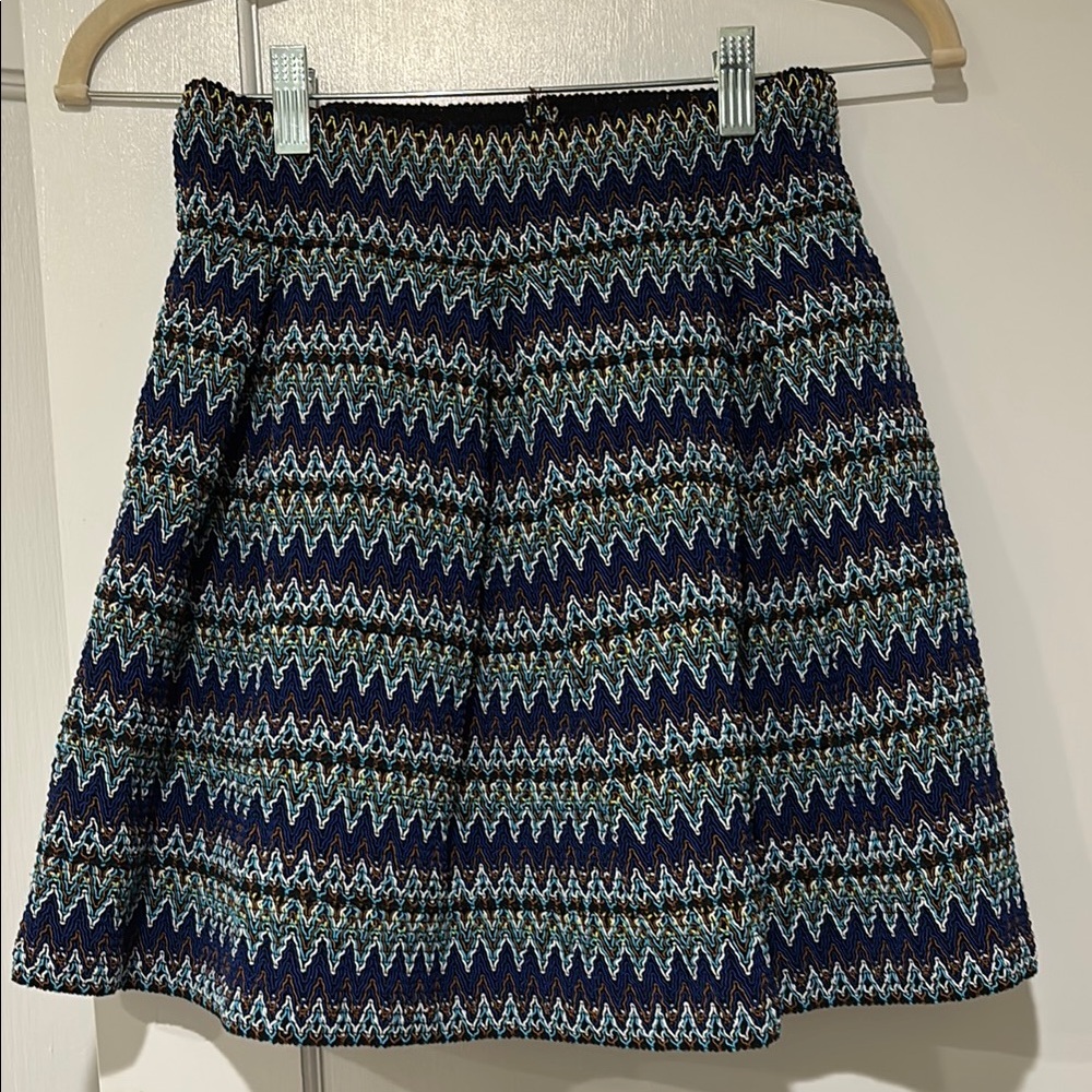 Stylish Zigzag Patterned Skirt - Blue and White